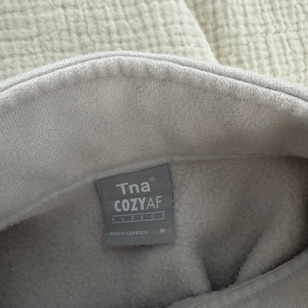 Aritzia TNA COZY AF Cropped 1/4 Zip Sweatshirt - Picture 6 of 9